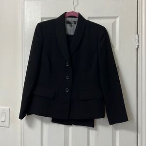 Black jacket in size 10P